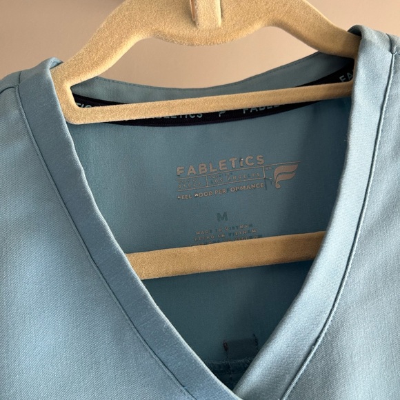 Fabletics Light Scrub Set - Picture 2 of 4